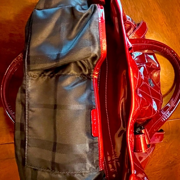 AUTHENTIC BURBERRY LARGE BURGUNDY PATENT LEATHER BAG WITH SHOULDER STRAP - Picture 8 of 14